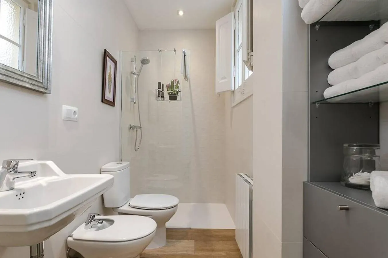 Lovely Designed Apt Connected To Center Cornella de Llobregat Spain