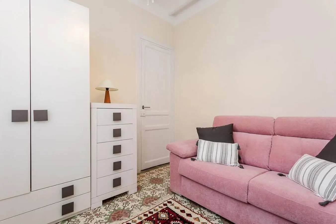 Lovely Designed Apt Connected To Center Cornella de Llobregat Holiday home
