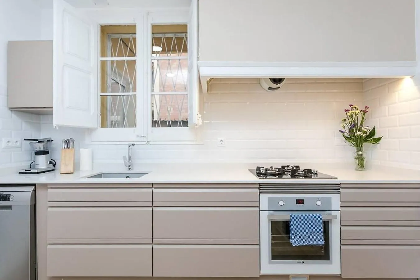 Lovely Designed Apt Connected To Center Cornellà de Llobregat 0*,  Espanha