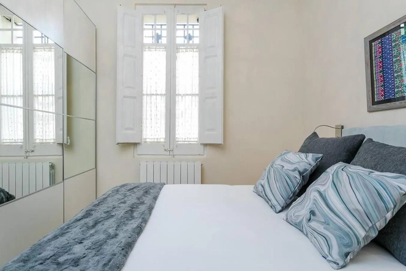 Lovely Designed Apt Connected To Center Cornellà de Llobregat Espanha