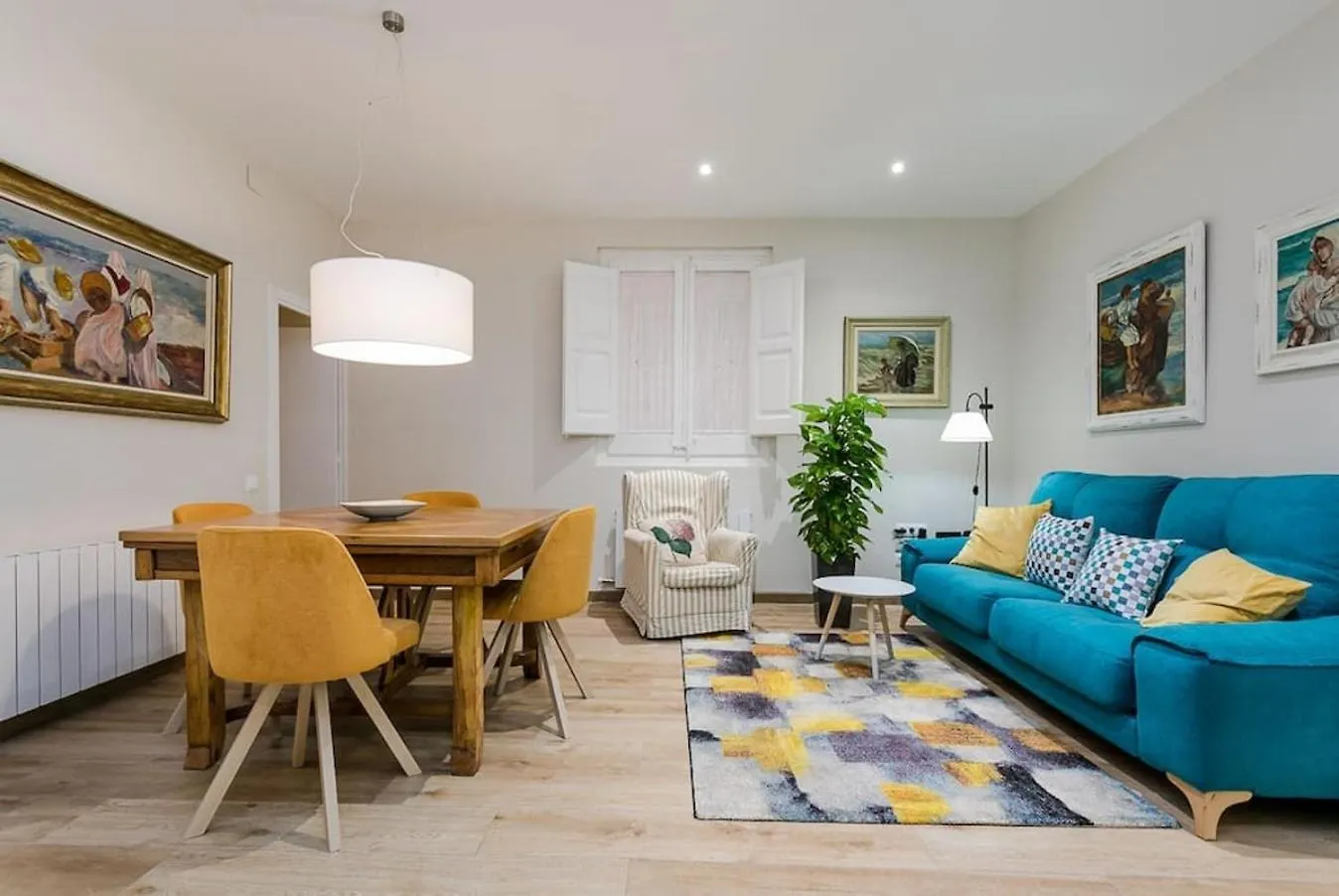 Casa de Férias Lovely Designed Apt Connected To Center Cornellà de Llobregat